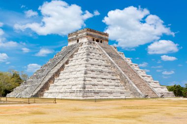 Tüylü yılan Tapınağı Chichen Itza, Yucatan, Meksika için