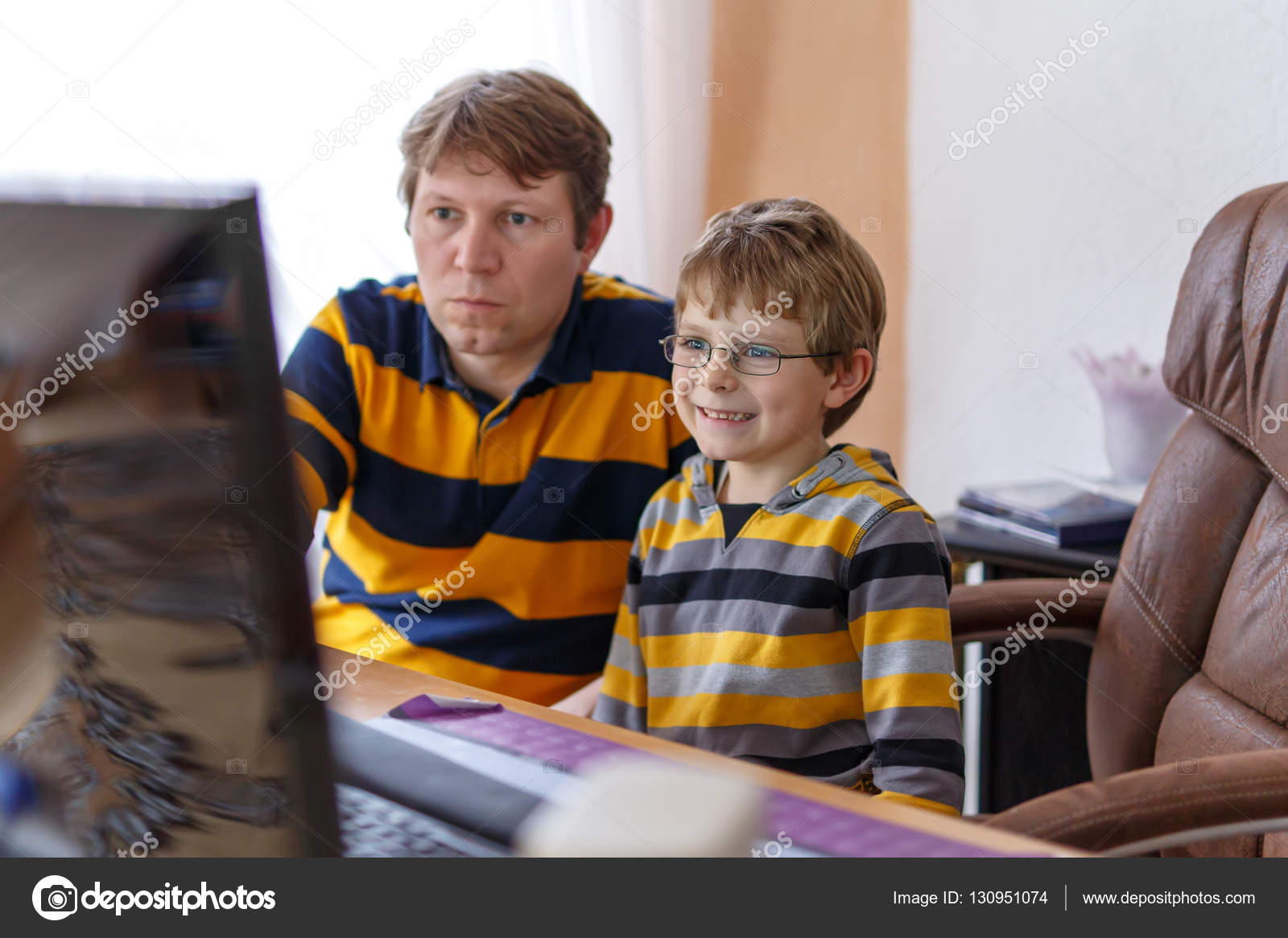 pics Little Kid On Computer Stock Image depositphotos