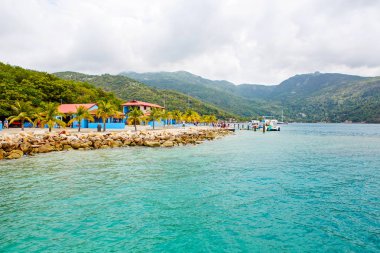 Plaj ve tropikal resort, Labadee Adası, Haiti.
