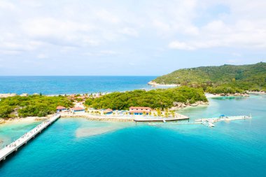 Plaj ve tropikal resort, Labadee Adası, Haiti.