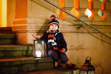 Küçük çocuk çocuk ile Noel fener church yakınındaki