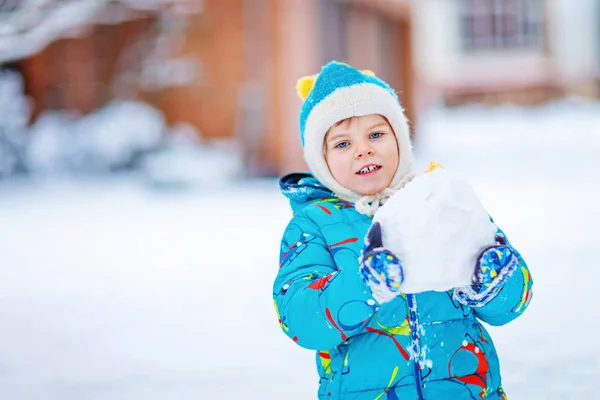 Little kid boy playing with snow in winter, outdoors — Stock Photo, Image