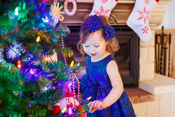 Adorable little kid girl celebrating Christmas holiday at home — Stock Photo, Image