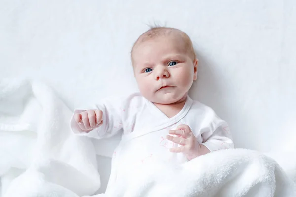 可爱可爱新生儿的肖像 — 图库照片