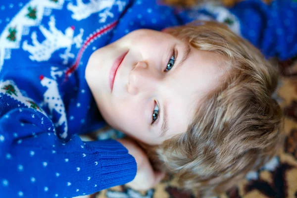 Portret van mooie jongetje preschool kid. — Stockfoto