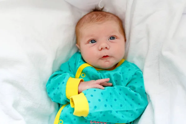 可愛い新生児の肖像画 — ストック写真