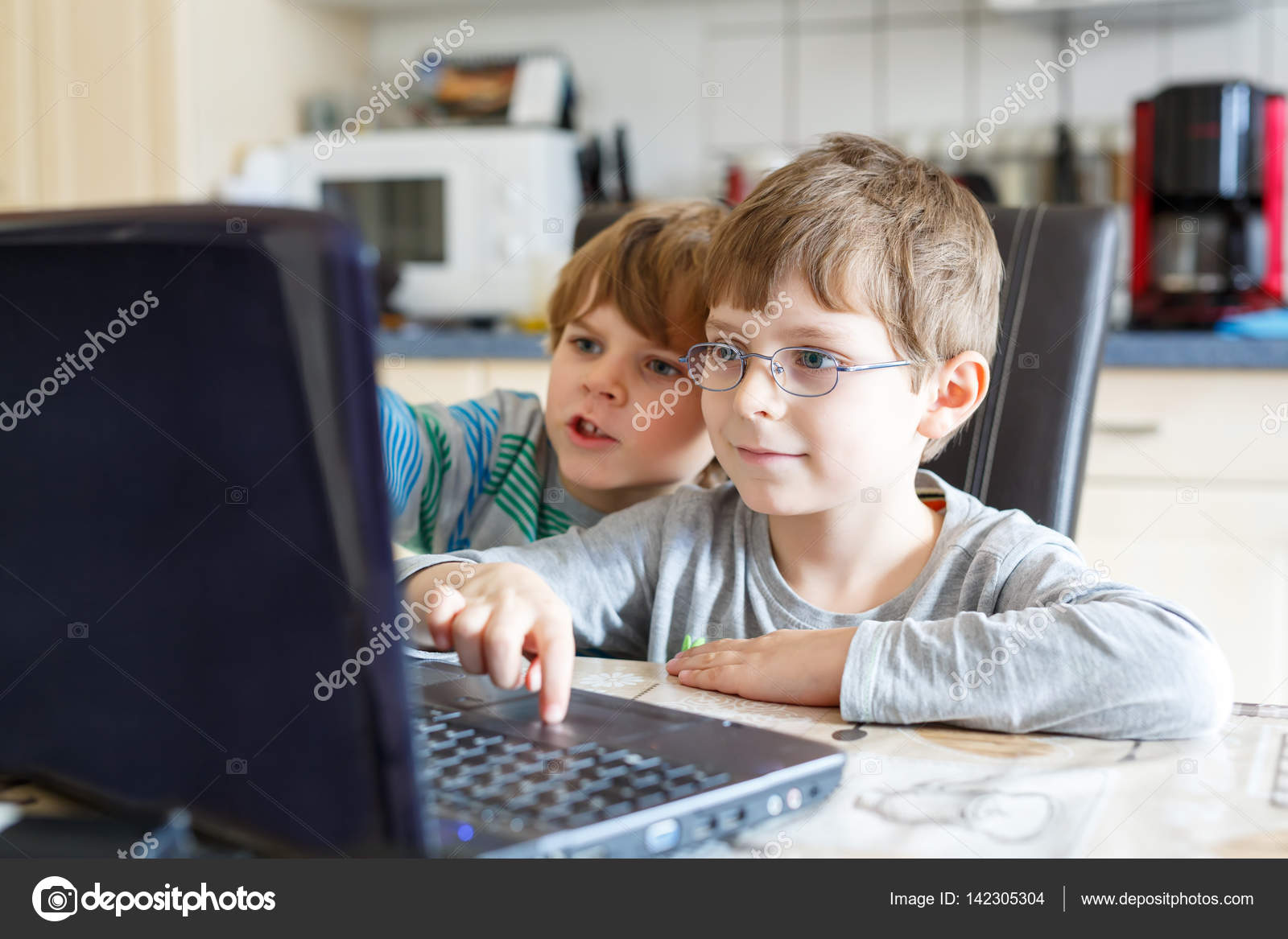 photo Little Kid On Computer Stock Image https depositphotos com 142305304 stock photo two kids boys playing online html
