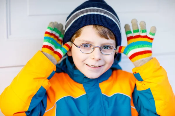 Portret chłopca dziecko szkoły słodkie z okularami — Zdjęcie stockowe
