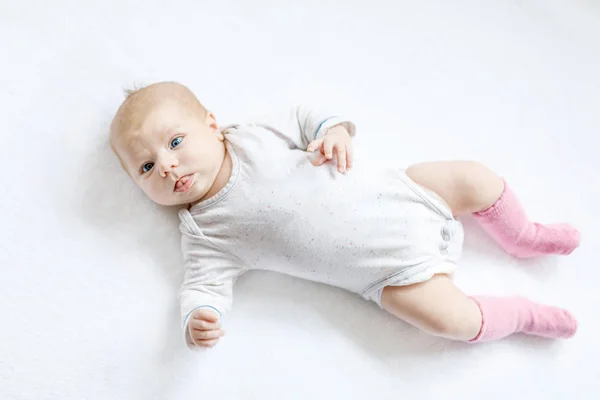 Portrait de bébé nouveau-né adorable mignon — Photo