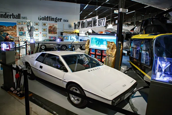 Miami auto museum zeigt eine sammlung von vintage und kino au — Stockfoto