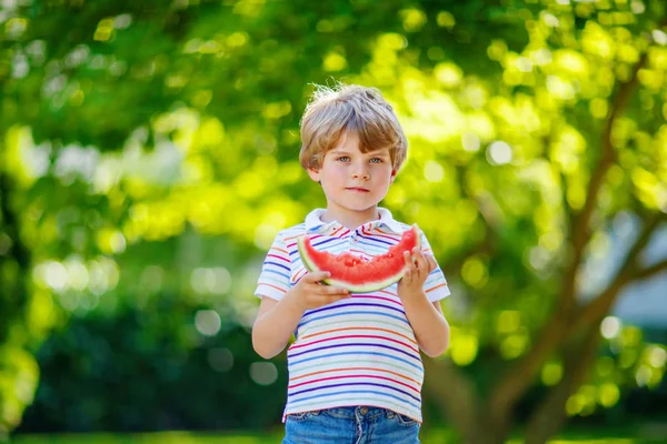 Little preschool kid boy eating watermelon in summer — Stock Photo, Image