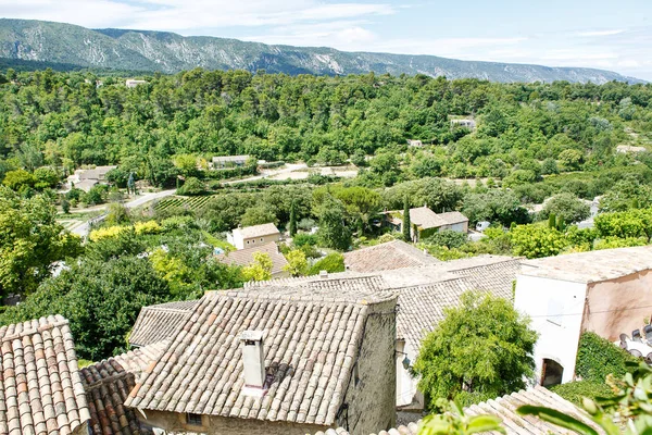 Vista sobre o telhado da aldeia Provence e paisagem . — Fotografia de Stock