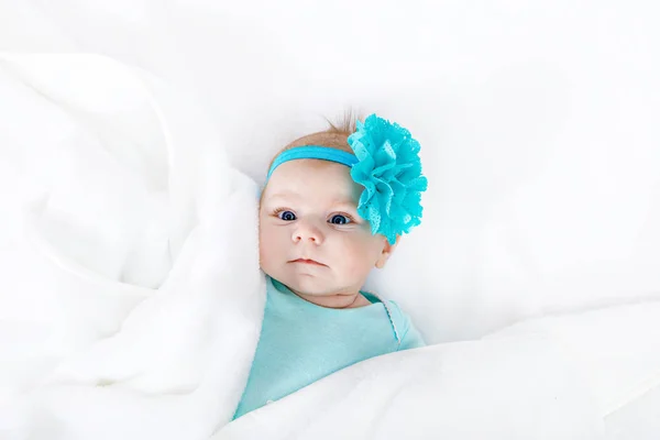 Retrato de bonito adorável bebê recém-nascido criança — Fotografia de Stock