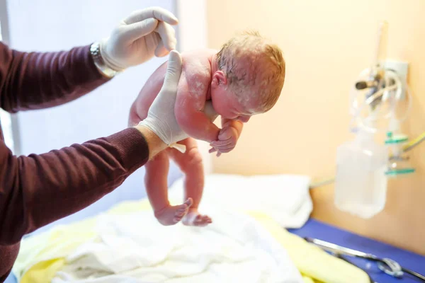 Newborn child seconds and minutes after birth. Check up — Stock Photo, Image