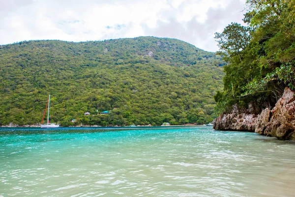 Strand und tropisches Resort, labadee Insel, Haiti. — Stockfoto