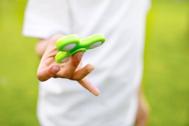 Okul çocuk Tri kıpır el Spinner açık havada ile oynamak