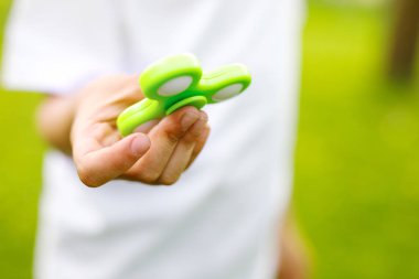 Okul çocuk Tri kıpır el Spinner açık havada ile oynamak