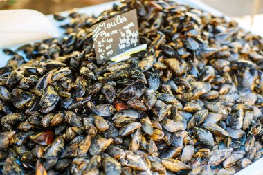 Balık Provence çiftçi piyasada taze midye