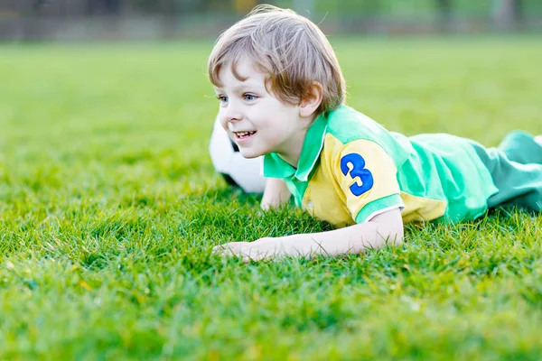 Little cute kid boy of 4 playing soccer with football on field, outdoors — Stock Photo, Image
