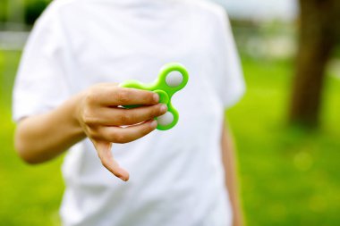 Okul çocuk Tri kıpır el Spinner açık havada ile oynamak