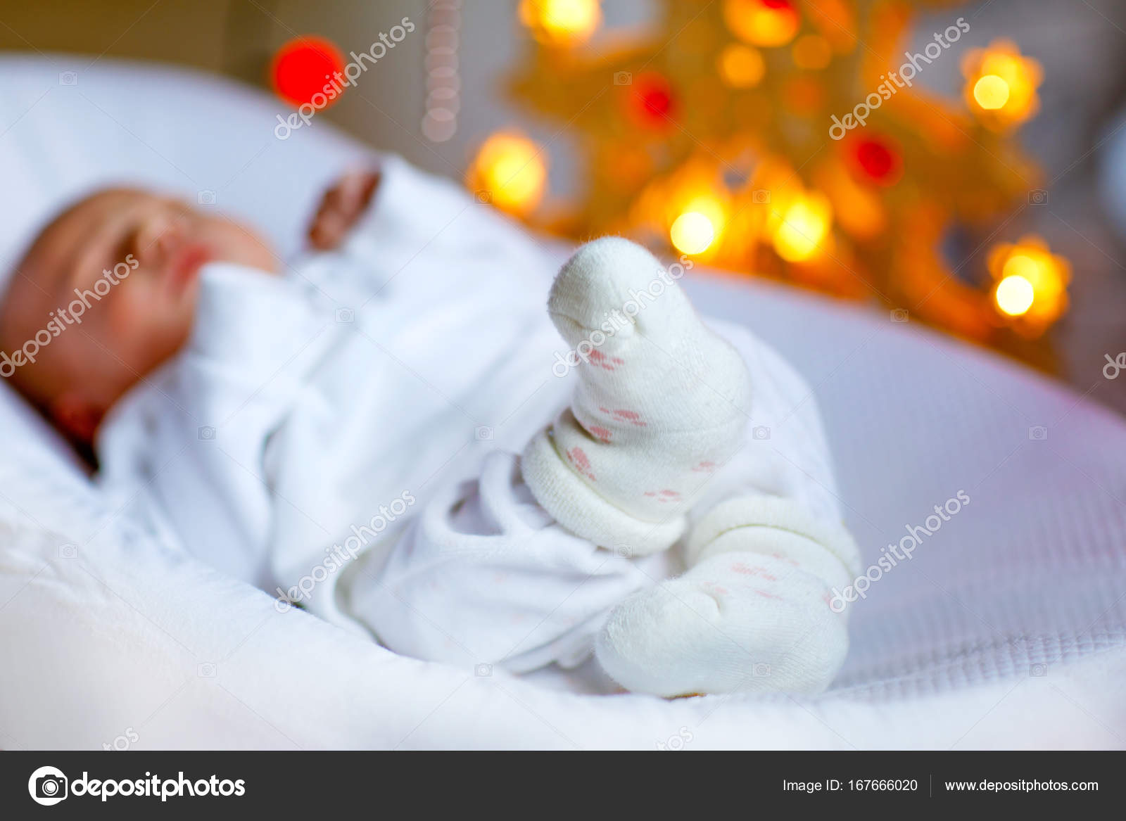 Une Semaine Bebe Fille Nouveau Ne Dormant Pres De L Arbre De Noel Image Libre De Droit Par Romrodinka C Une Semaine Bebe Fille Nouveau Ne Dormant Pres De L Arbre De Noel Image Libre De Droit Par Romrodinka C