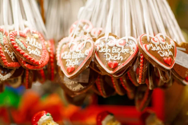 Pepparkakshjärtan på Berlins julmarknad — Stockfoto