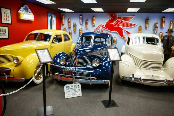 Miami auto museum zeigt eine sammlung von vintage und kino au — Stockfoto