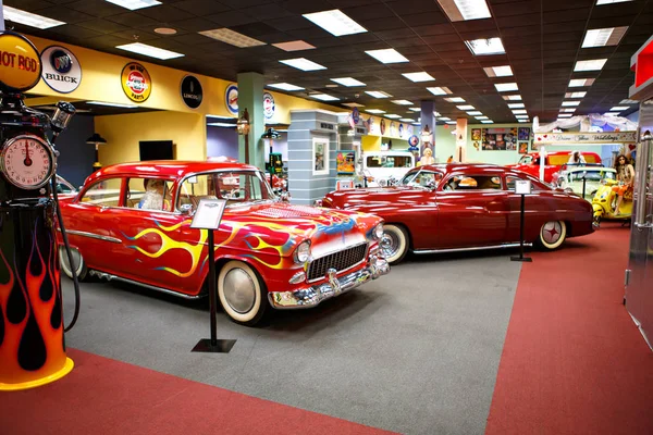 Miami Auto Museum exhibits a collection of vintage and cinema au — Stock Photo, Image