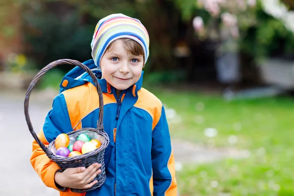 Cute adorable little kid boy making an egg hunt on Easter. — Stock Photo, Image