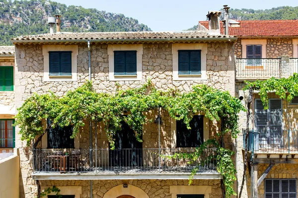Beautiful street in Valldemossa with traditional flower decoration, famous old mediterranean village of Majorca. Balearic island Mallorca, Spain — Stock Photo, Image