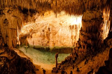 Dragon Majorca, İspanya üzerinde mağaralar. Güzel doğa Mallorca, Balear adaya mağaralar. Popüler turizm