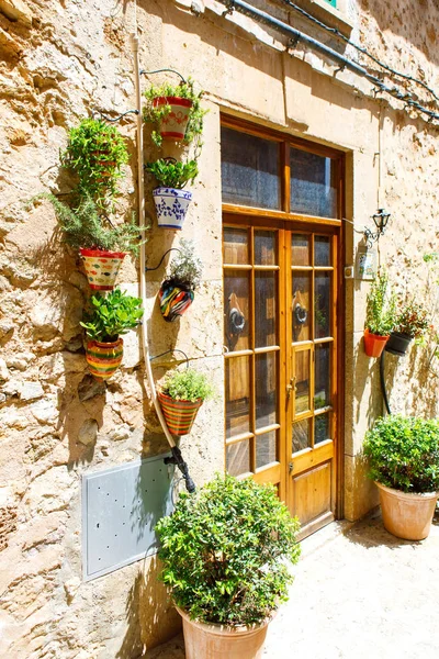 Beautiful street in Valldemossa with traditional flower decoration, famous old mediterranean village of Majorca. Balearic island Mallorca, Spain — Stock Photo, Image