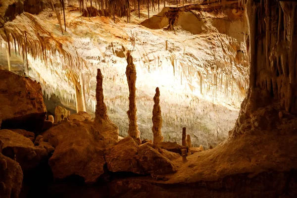 Dragon Majorca, İspanya üzerinde mağaralar. Güzel doğa Mallorca, Balear adaya mağaralar. Popüler turizm