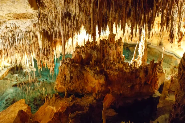 Dragon caves on Majorca, Spain. Beautiful nature caves on Mallorca, Balearic island. Popular tourist destination — Stock Photo, Image