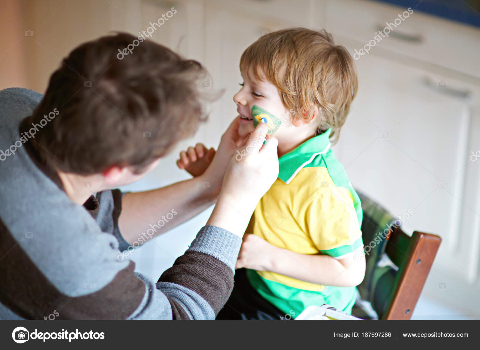 Genc Baba Boyama Bayrak Futbol Ya Da Futbol Icin Kucuk Oglu