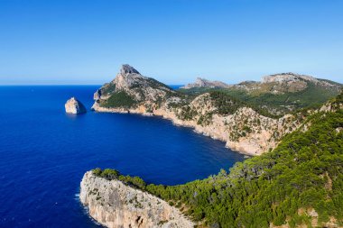 Cap de Formentor - Mallorca, İspanya'nın vahşi kıyısı Panorama görünümünü
