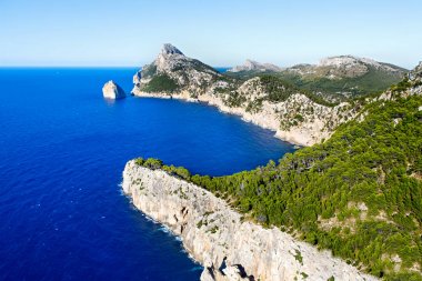 Cap de Formentor - Mallorca, İspanya'nın vahşi kıyısı Panorama görünümünü