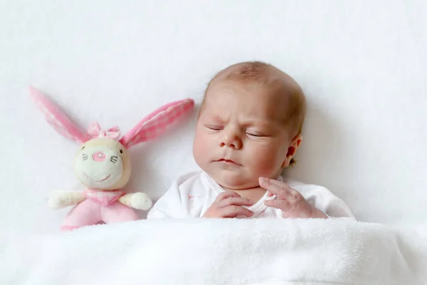 Portrait of cute adorable newborn baby girl sleeping — Stock Photo, Image