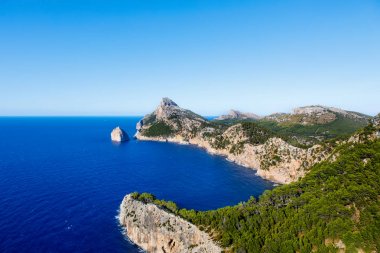 Cap de Formentor - Mallorca, İspanya'nın vahşi kıyısı Panorama görünümünü
