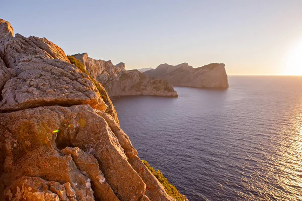 Cap de Formentor - Mallorca, İspanya'nın vahşi kıyısı Panorama görünümünü — Stok fotoğraf