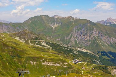 Dağ ve buzul Tirol manzarada. Avusturya, Hintertux bölgesi.