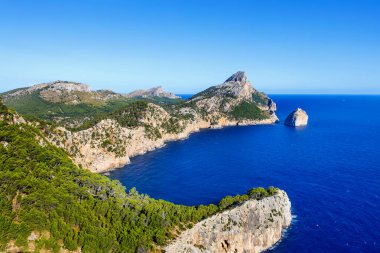 Panorama görünümünü Cap de Formentor - Mallorca, İspanya, Balear Adaları'nın vahşi kıyısı. Sanatsal gündoğumu ve alacakaranlık landascape.