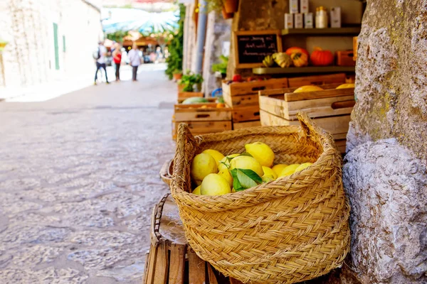 Fresh ripe lemons on a market in old village. Portugal — Stock Photo, Image