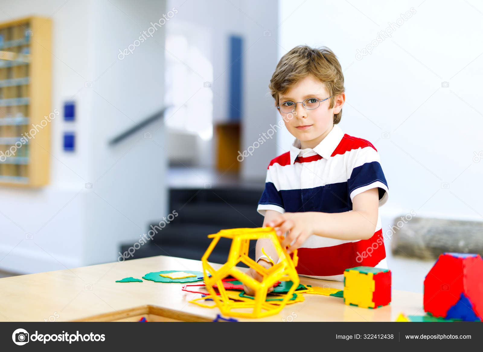 Gedung Sekolah Stok Foto Gedung Sekolah Gambar Bebas Royalti Depositphotos