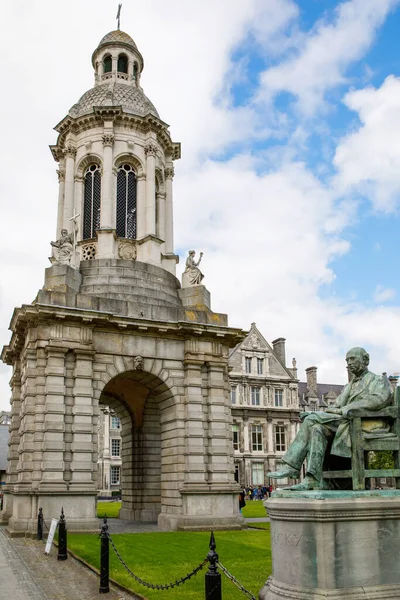Trinity College en Dublín, Irlanda, oficialmente el Colegio de la Santísima Trinidad de la Reina Isabel, es el único colegio constituyente de la Universidad — Foto de Stock