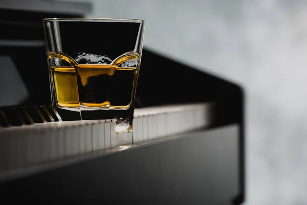 Verre Whisky Piano — Photo