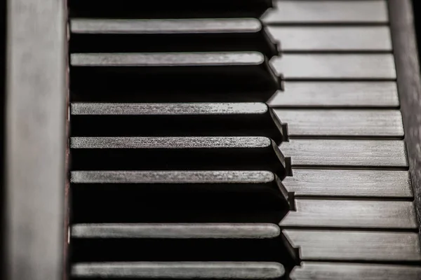 Hermosas Teclas Piano Sobre Fondo Oscuro — Foto de Stock