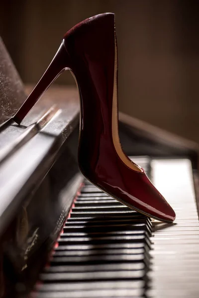 Hermosos Zapatos Rojos Piano — Foto de Stock