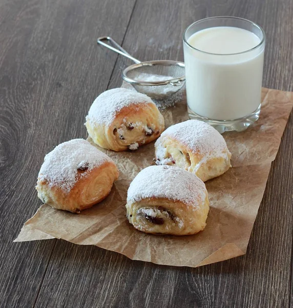 Mini ciastka z rodzynkami. Ciasta mini stollen — Zdjęcie stockowe