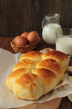 Eski moda çekme ayrı buns. Ev yapımı Maya alır. Yumuşak ve kabarık tereyağı yemek rulo. 